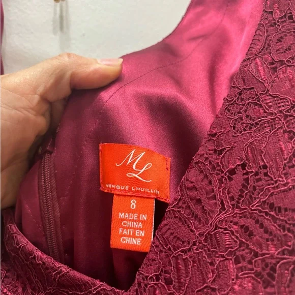 Gorgeous low V cut, sleeveless fit and flare burgundy gown - Picture 7 of 7